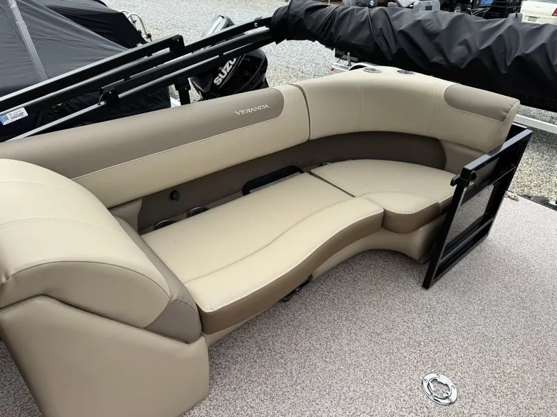 Slide: The Image of Veranda Relax Series 22RC WITH 200HP 2026 - 6