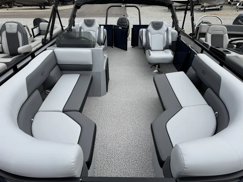 Slide: The Image of Veranda Vista View Series 20RC-TRITOON-115HP 2026 - 2