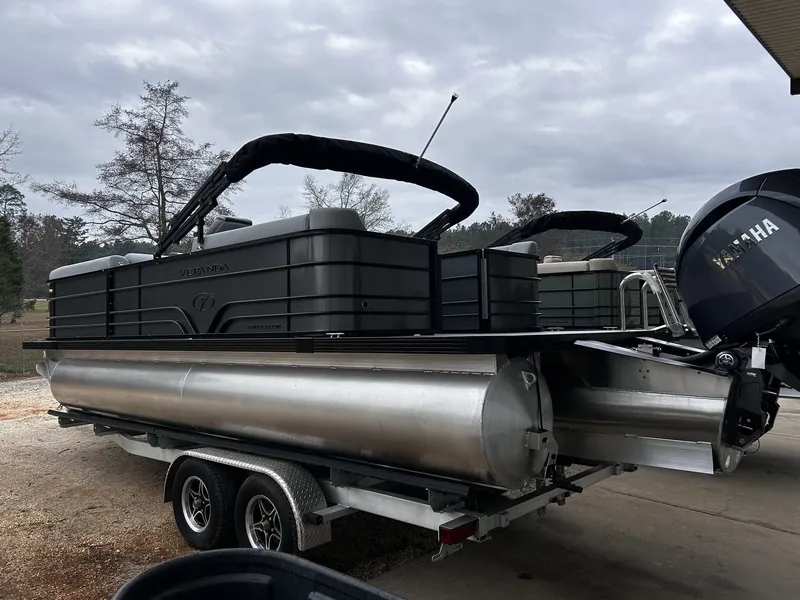 Slide: The Image of Veranda Vista View Series X22RC TRITOON 2026 - 17