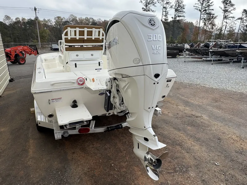 Slide: The Image of Skeeter SX230 2026 - 8