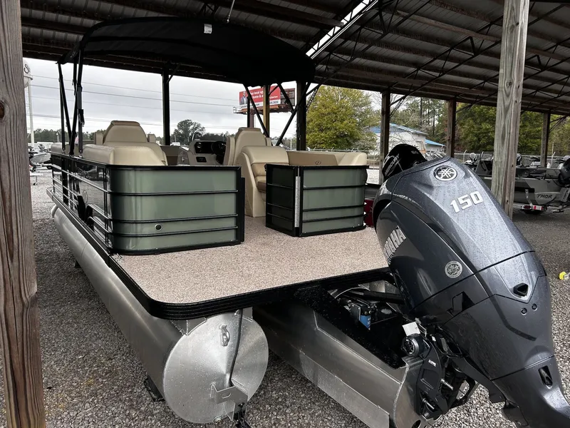 Slide: The Image of Veranda Vista View Series 22RC TRITOON 2026 - 2