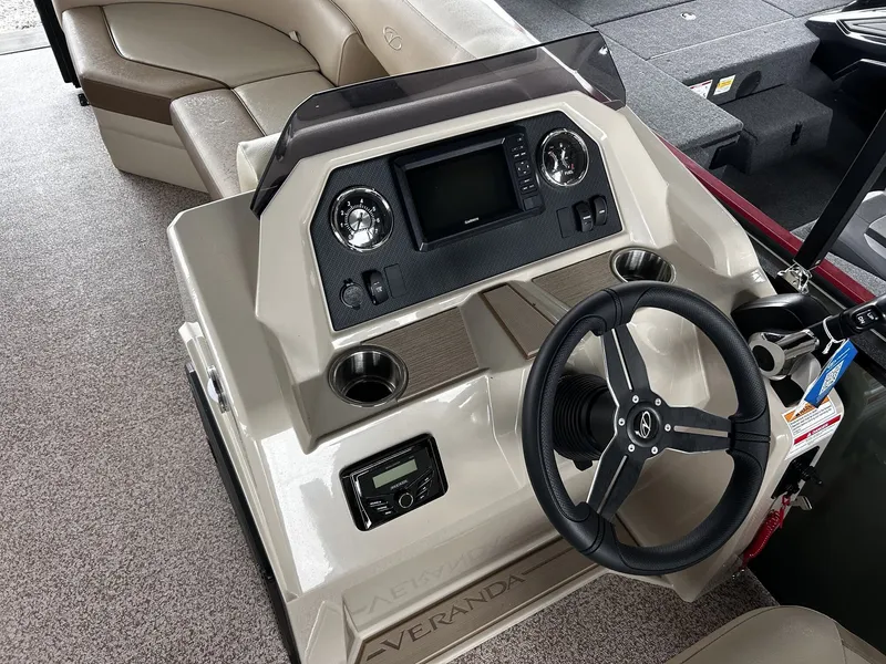 Slide: The Image of Veranda Vista View Series 22RC TRITOON 2026 - 9