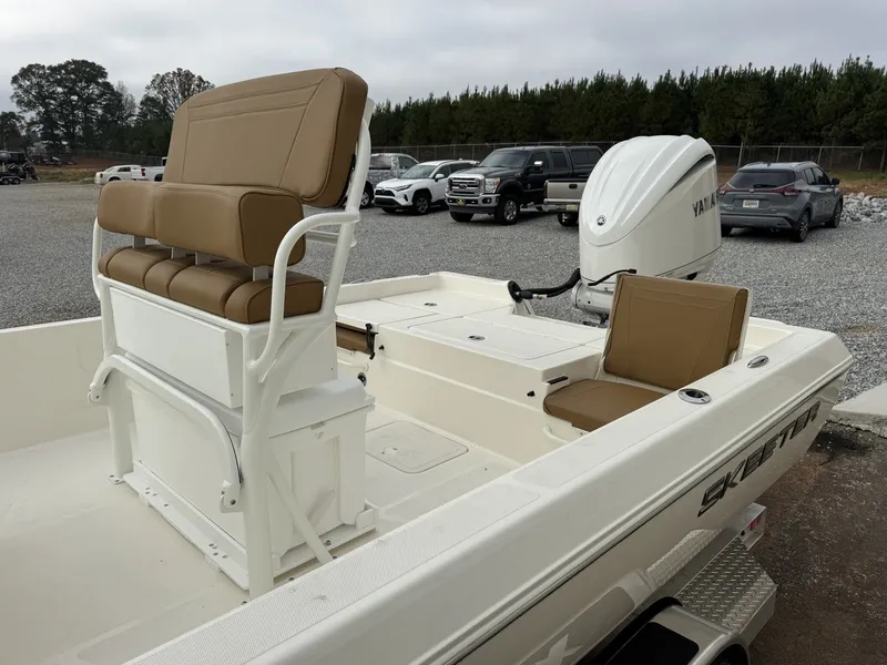 Slide: The Image of Skeeter SX230 2026 - 4