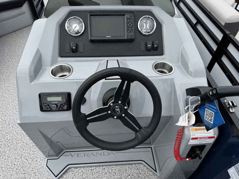 Slide: The Image of Veranda Vista View Series 20RC TRITOON 2026 - 4