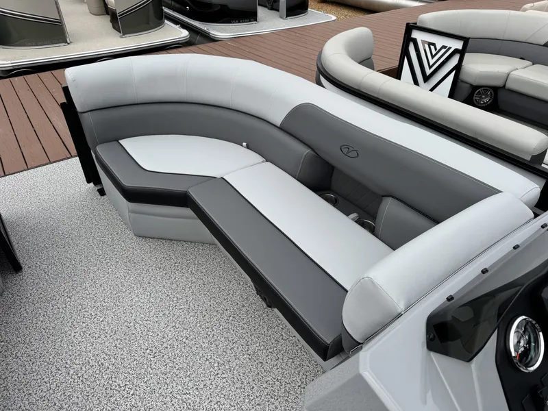 Slide: The Image of Veranda Vista View Series 20RC TRITOON 2026 - 7