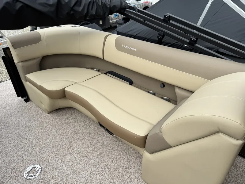 Slide: The Image of Veranda Relax Series 22RC WITH 200HP 2026 - 7