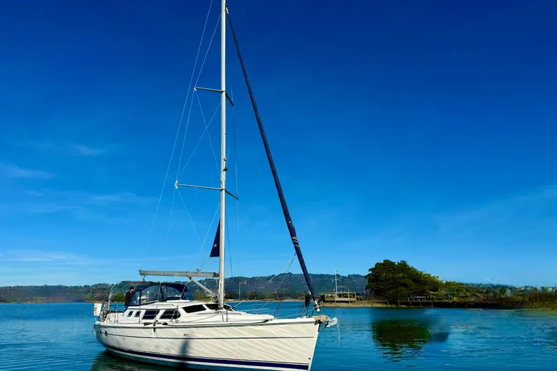Slide: The Image of Hunter 426 Deck Salon 2003 sailboat on calm water under clear blue sky. - 4