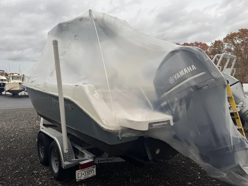 Slide: The Image of Everglades 230 Center Console 2017 - 4