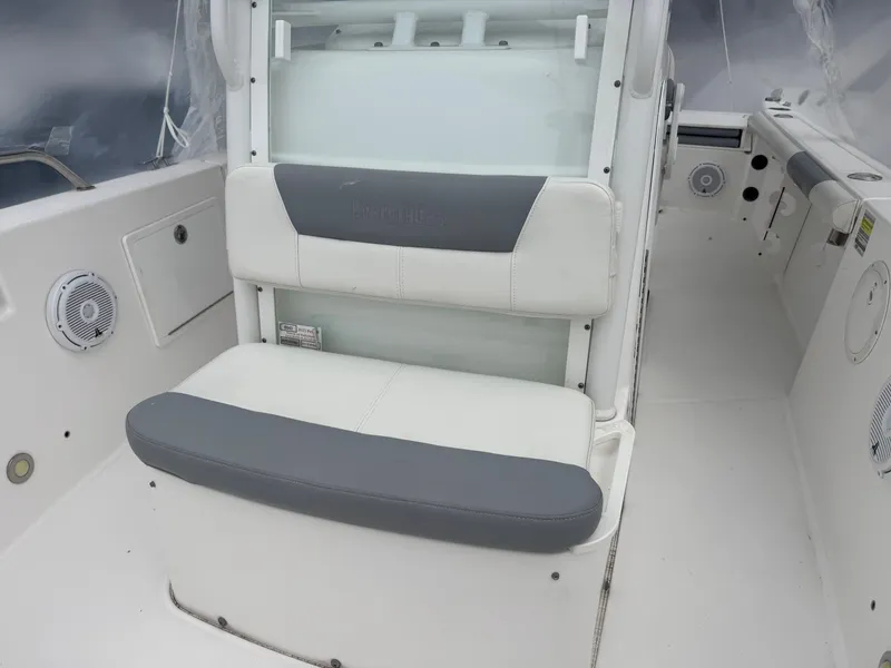 Slide: The Image of Everglades 230 Center Console 2017 - 6