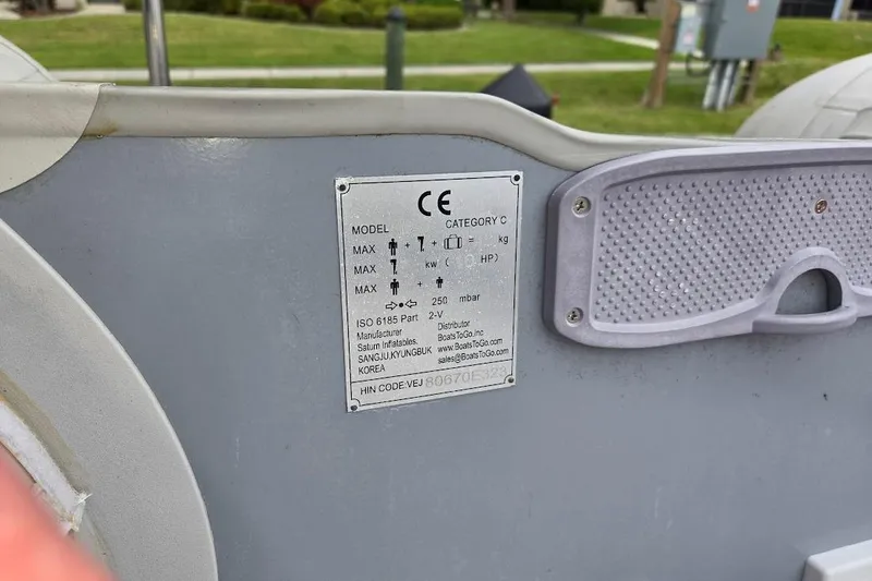 Slide: The Image of 1987 Bayliner 4550 Motoryacht, close-up of manufacturer's plate with specifications and CE marking. - 65