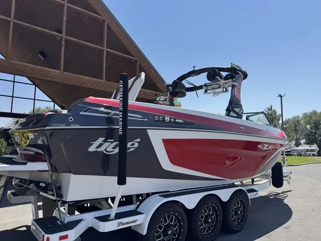 Slide: The Image of Tigé 25ZX 2022 - 4