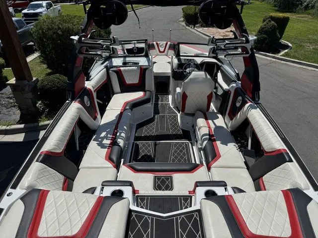 Slide: The Image of Tigé 25ZX 2022 - 5