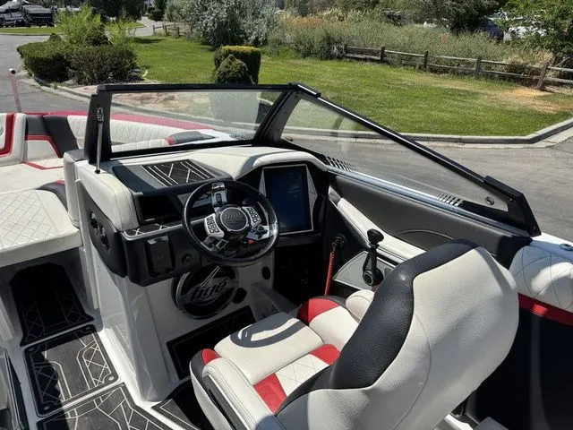 Slide: The Image of Tigé 25ZX 2022 - 6