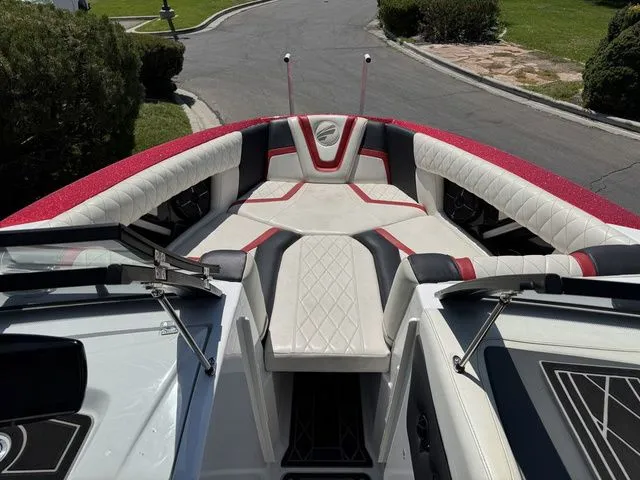 Slide: The Image of Tigé 25ZX 2022 - 7