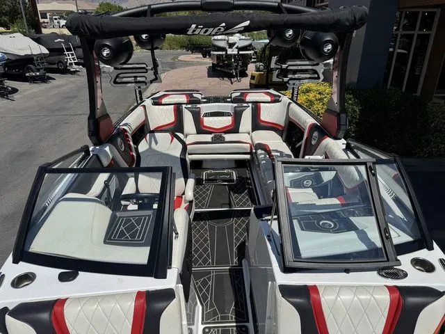 Slide: The Image of Tigé 25ZX 2022 - 8