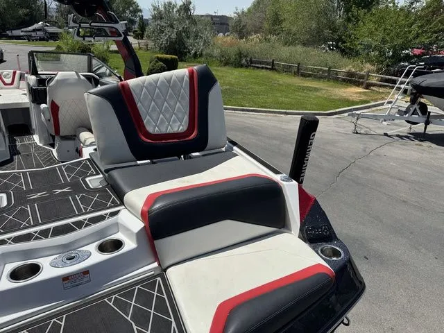 Slide: The Image of Tigé 25ZX 2022 - 9