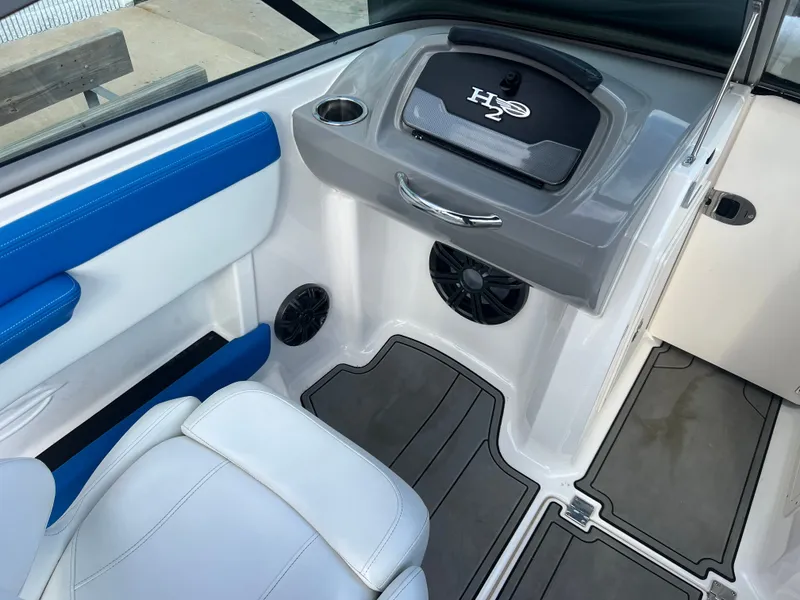 Slide: The Image of Chaparral 21 H2O Sport 2018 - 10