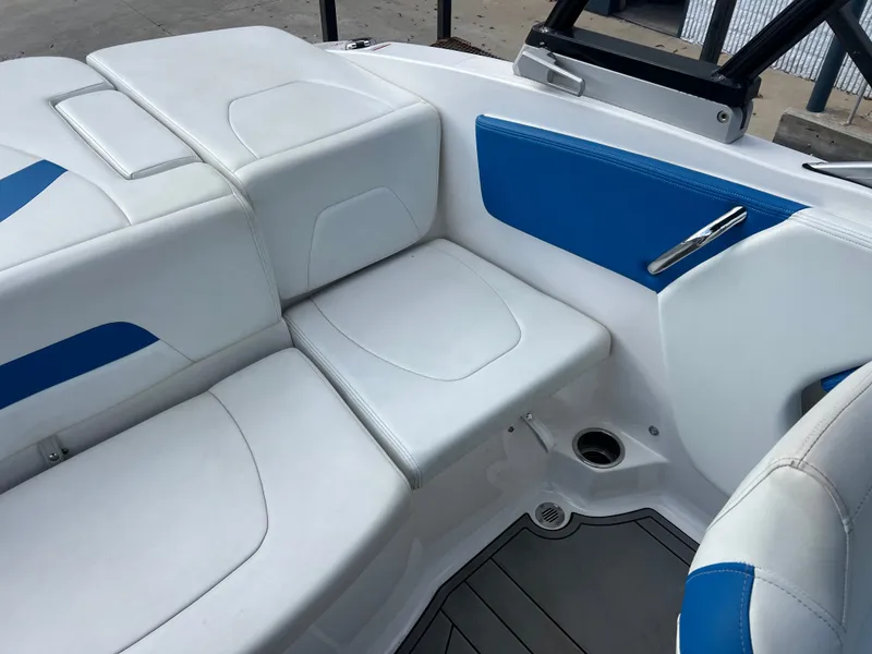 Slide: The Image of Chaparral 21 H2O Sport 2018 - 12