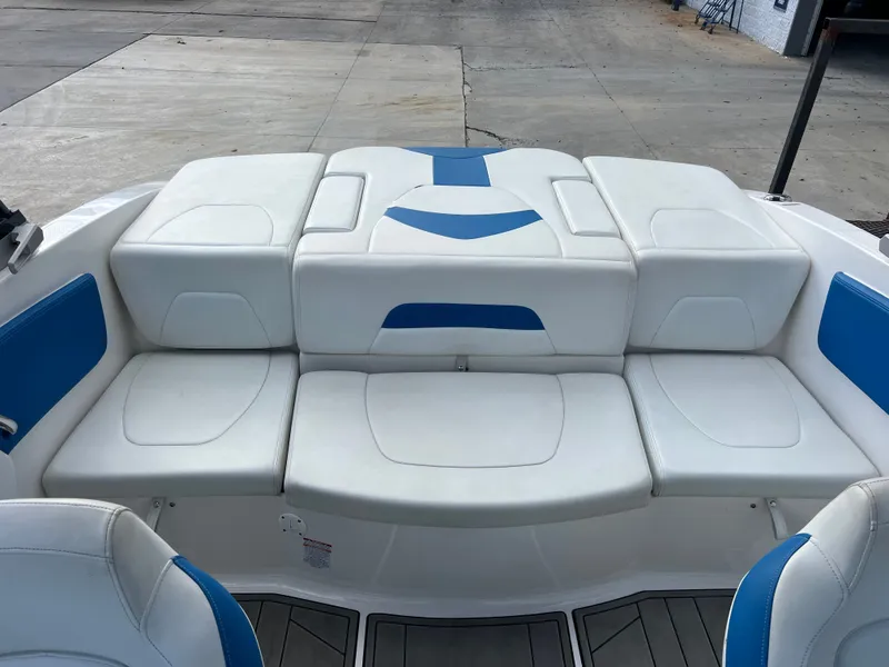 Slide: The Image of Chaparral 21 H2O Sport 2018 - 16