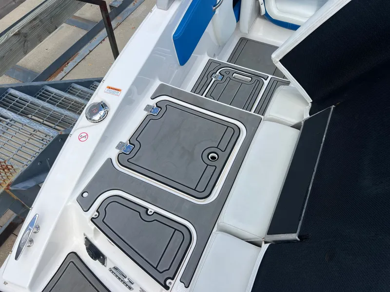 Slide: The Image of Chaparral 21 H2O Sport 2018 - 23