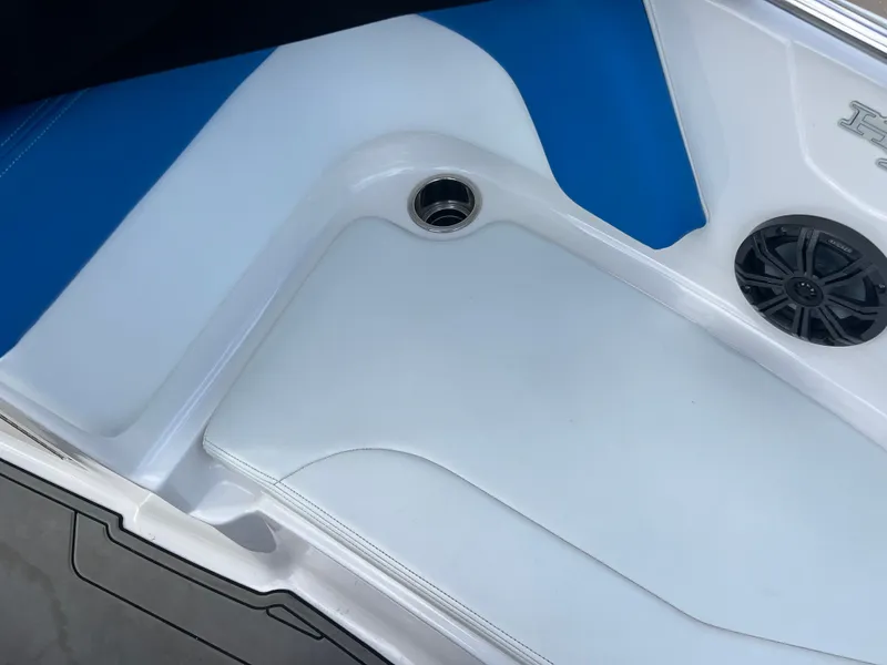 Slide: The Image of Chaparral 21 H2O Sport 2018 - 32