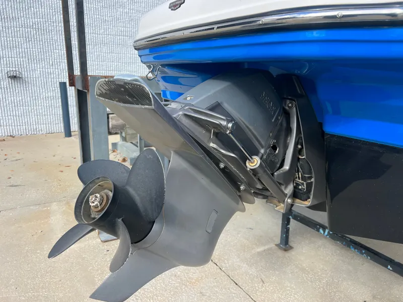 Slide: The Image of Chaparral 21 H2O Sport 2018 - 5