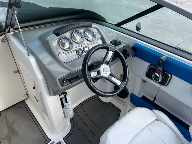 Slide: The Image of Chaparral 21 H2O Sport 2018 - 8