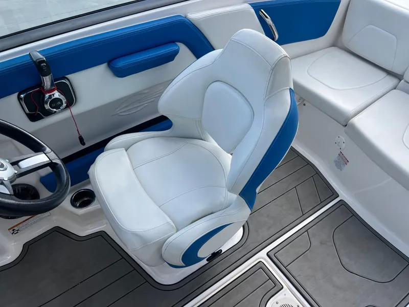 Slide: The Image of Chaparral 21 H2O Sport 2018 - 9