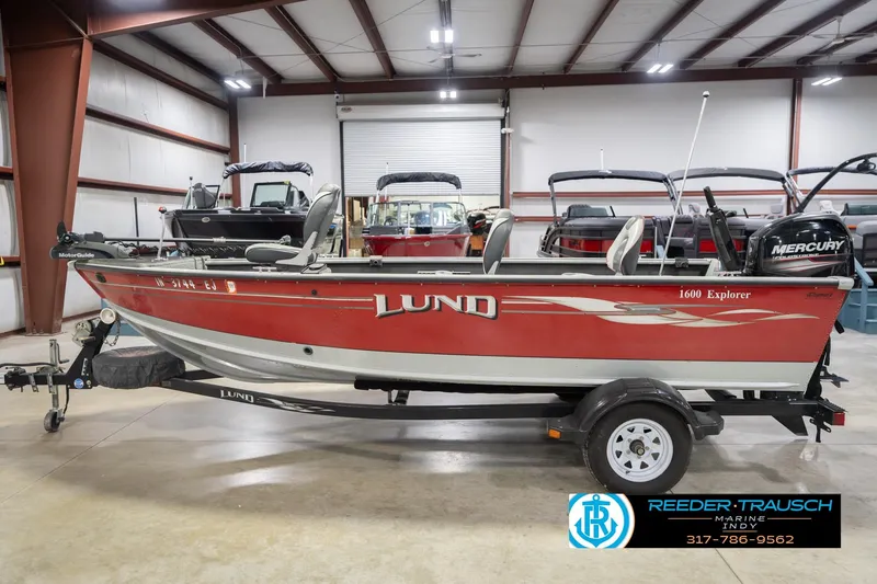 Slide: The Image of 2007 Lund 1600 Explorer SS boat in a showroom with trailer and Mercury engine. - 10