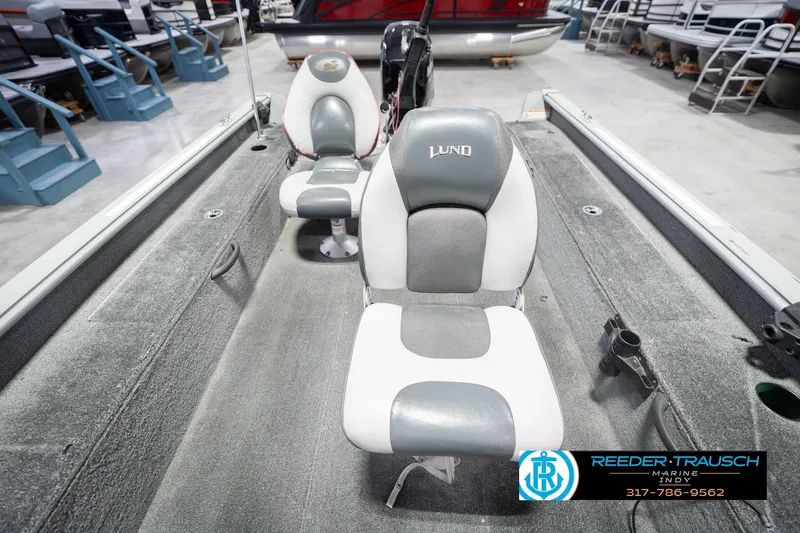 Slide: The Image of 2007 Lund 1600 Explorer SS boat interior with gray and white seating. - 19