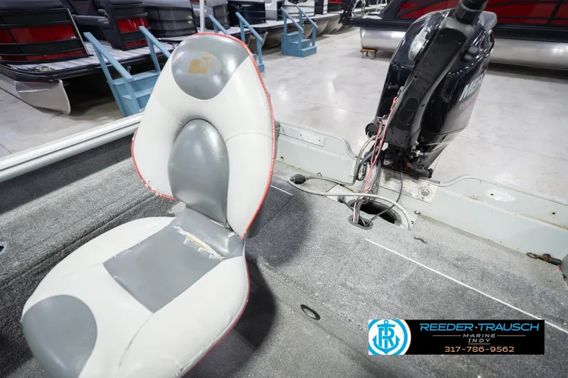 Slide: The Image of 2007 Lund 1600 Explorer SS boat interior with seat and motor, displayed in showroom. - 21