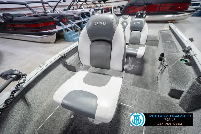 Slide: The Image of 2007 Lund 1600 Explorer SS boat interior with gray and white seating in showroom. - 34