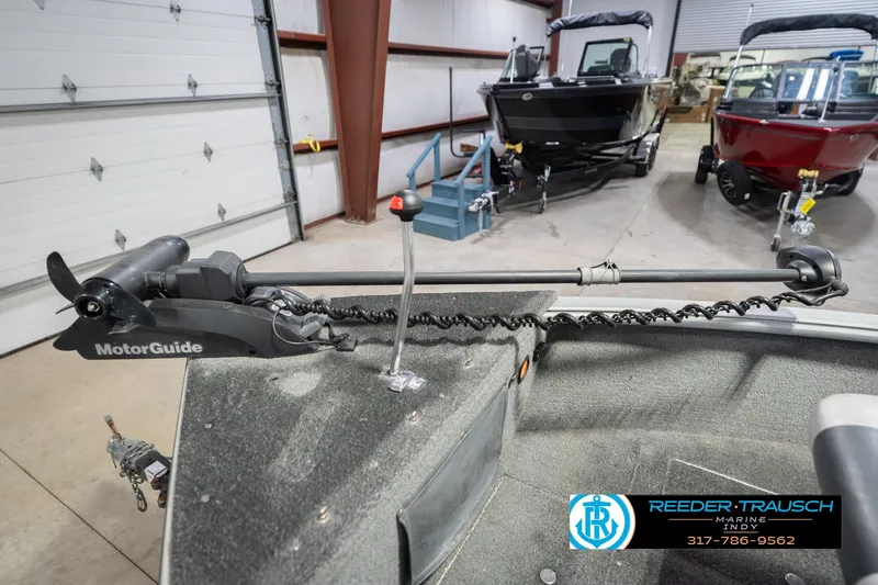 Slide: The Image of 2007 Lund 1600 Explorer SS boat with MotorGuide trolling motor in showroom. - 41