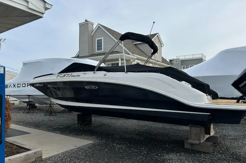 Slide: The Image of Sea Ray SDX 250 Outboard 2019 - 0