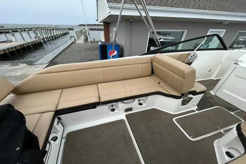 Slide: The Image of Sea Ray SDX 250 Outboard 2019 - 10