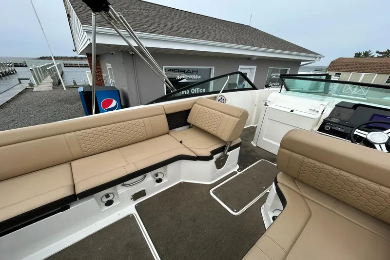 Slide: The Image of Sea Ray SDX 250 Outboard 2019 - 11
