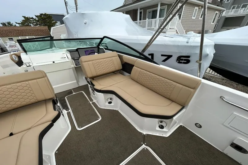 Slide: The Image of Sea Ray SDX 250 Outboard 2019 - 12