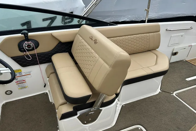 Slide: The Image of Sea Ray SDX 250 Outboard 2019 - 13
