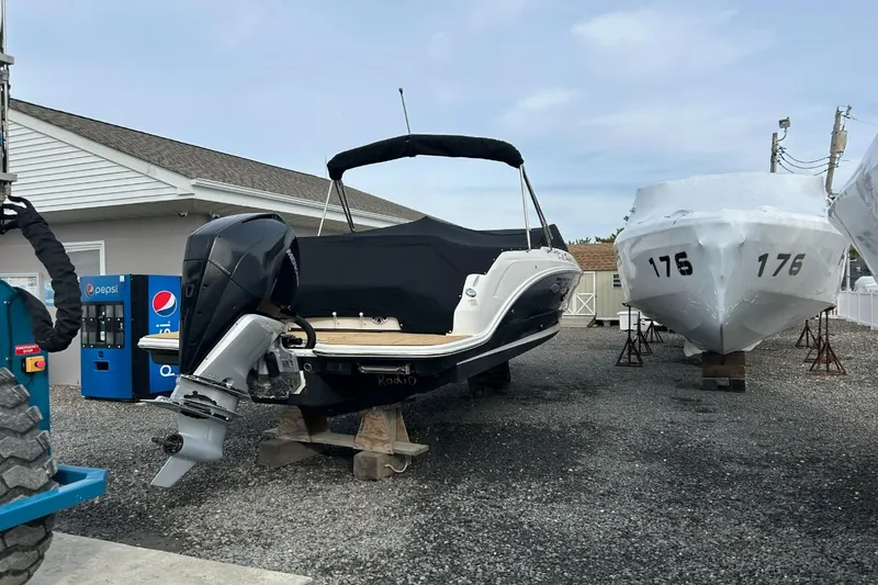 Slide: The Image of Sea Ray SDX 250 Outboard 2019 - 2