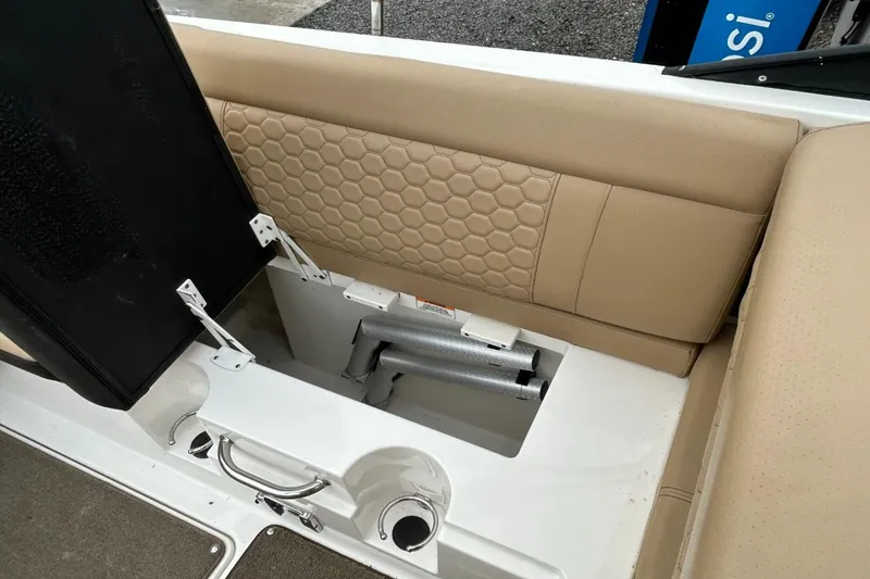 Slide: The Image of Sea Ray SDX 250 Outboard 2019 - 20