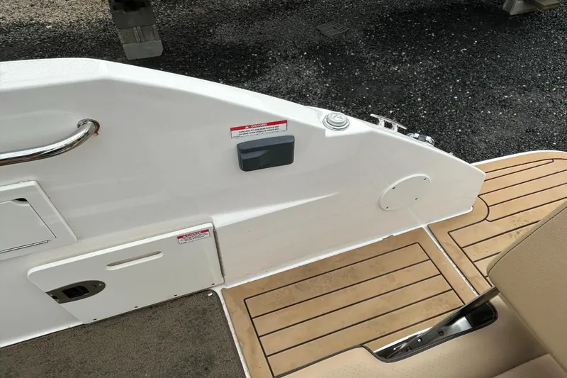 Slide: The Image of Sea Ray SDX 250 Outboard 2019 - 6