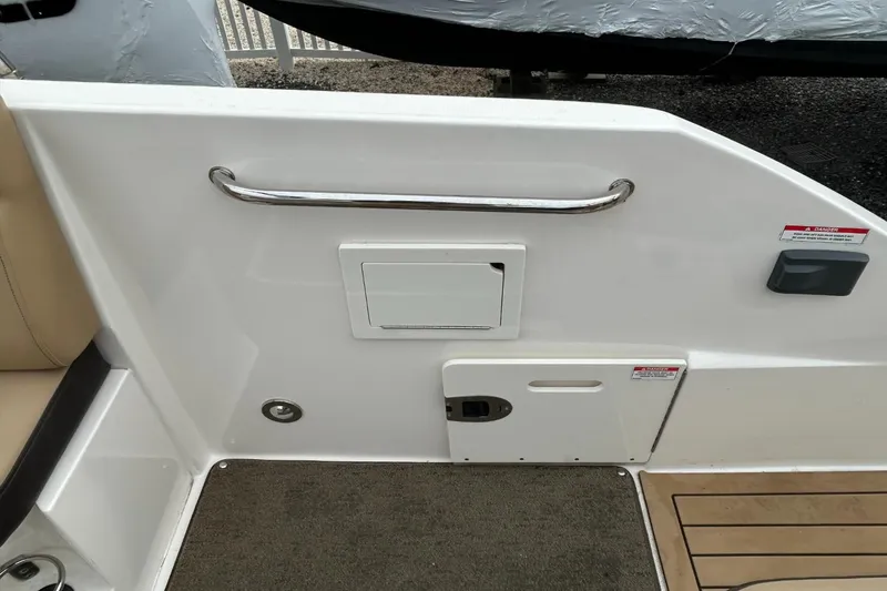 Slide: The Image of Sea Ray SDX 250 Outboard 2019 - 7
