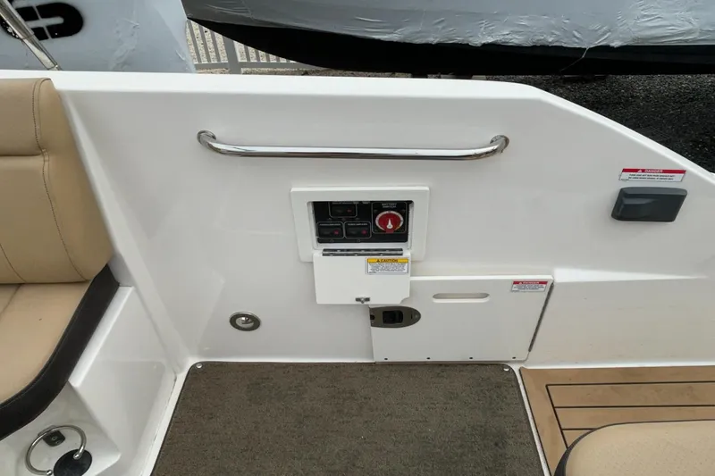 Slide: The Image of Sea Ray SDX 250 Outboard 2019 - 8