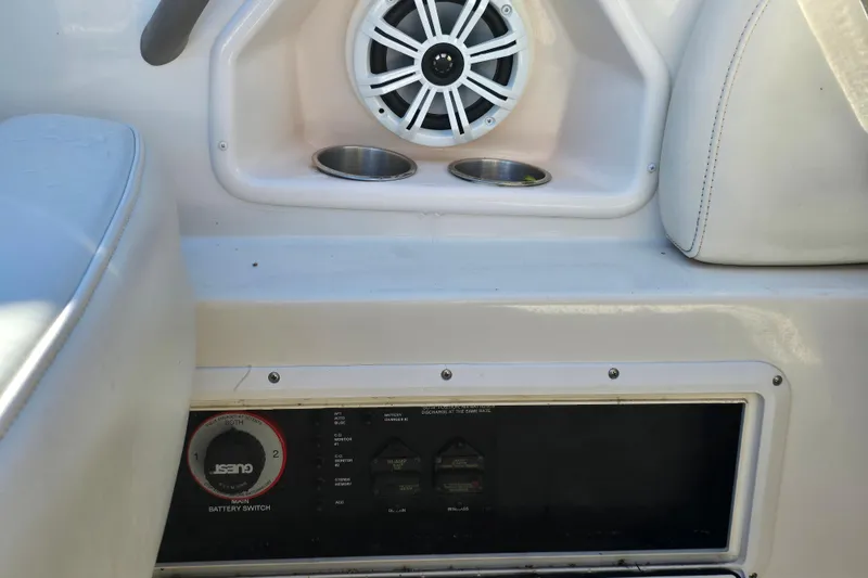 Slide: The Image of 2007 Monterey 250 Cruiser interior with speaker, cup holders, and battery switch panel. - 21