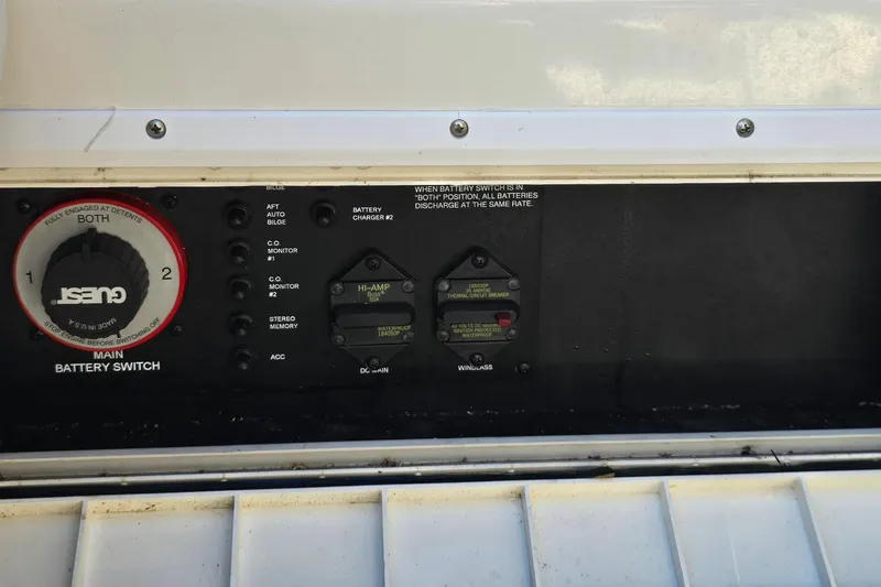 Slide: The Image of Main battery switch panel on 2007 Monterey 250 Cruiser boat. - 22