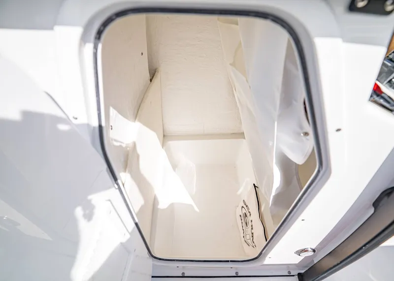 Slide: The Image of Sea Hunt Ultra 219 2026 - 19