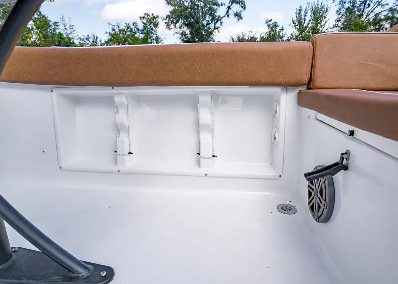 Slide: The Image of Sea Hunt Ultra 219 2026 - 10