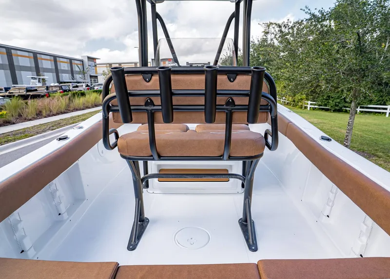 Slide: The Image of Sea Hunt Ultra 219 2026 - 12