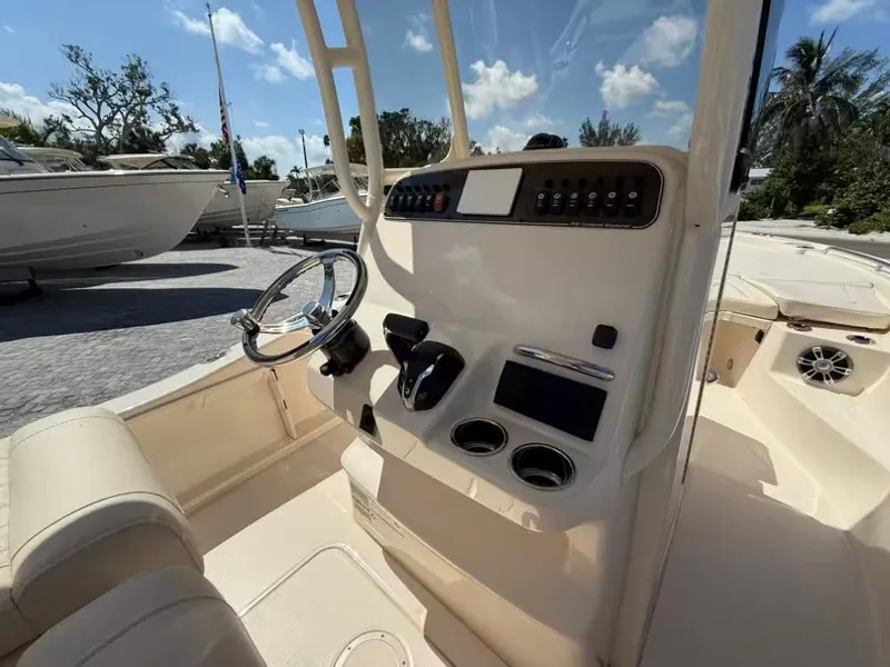 Slide: The Image of Grady-White 231 Coastal Explorer 2025 - 5