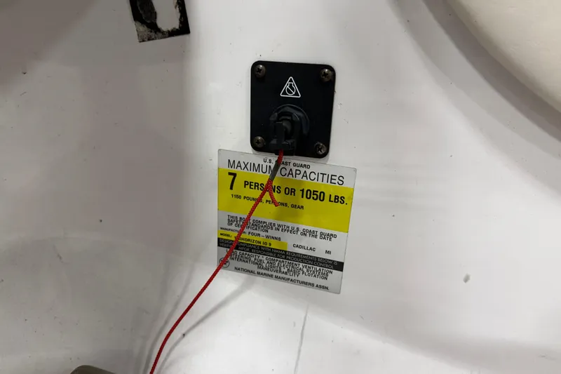 Slide: The Image of 1999 Four Winns 170 Horizon LE capacity label, 7 persons or 1050 lbs limit. - 8